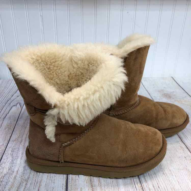 Ugg Chestnut Size 5 Bailey Button Girls Boots