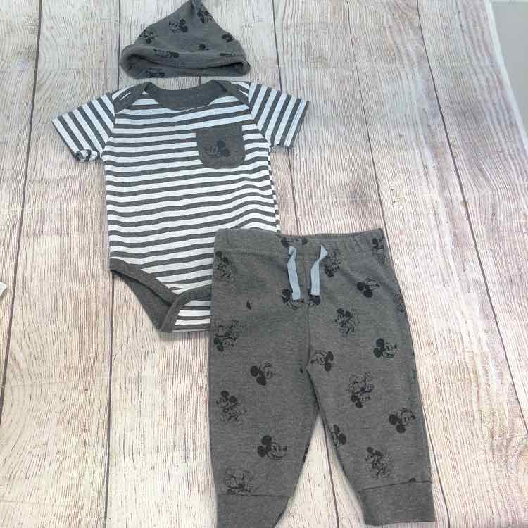 Disney Gray Size 6-9 Months Boys 3 Piece Outfit