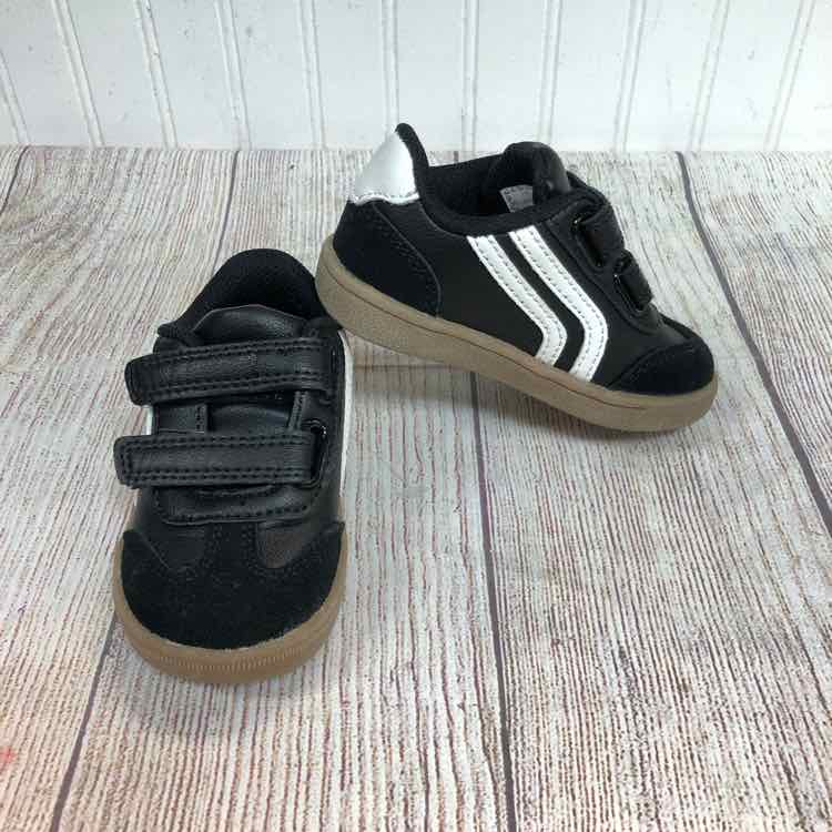 Cat & Jack Black Size 5 Boys Casual Shoes