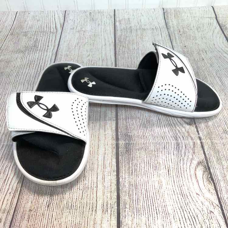 Under Armour Black & White Size 3 Boys Sandals