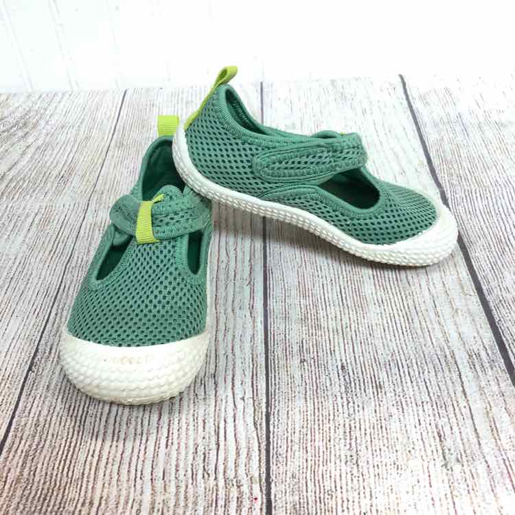 Cat & Jack Green Size 7 Boys Water Shoes