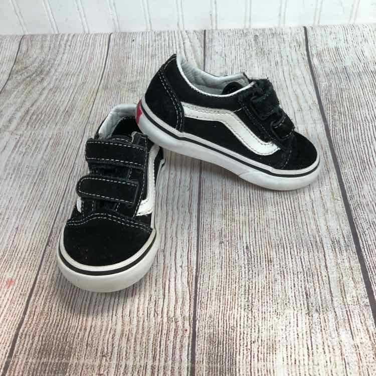 Vans Black & White Size 6 Boys Casual Shoes