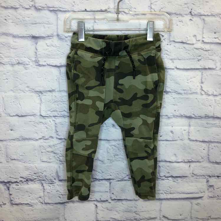 Gap Camo Size 18-24 months Boys Sweatpants