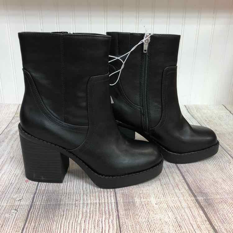 Universal Thread Black Size 5.5 Girls Boots